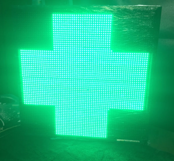 Аптечный крест LED P10 64х64 см односторонний зеленый уличный USB 220V iP65